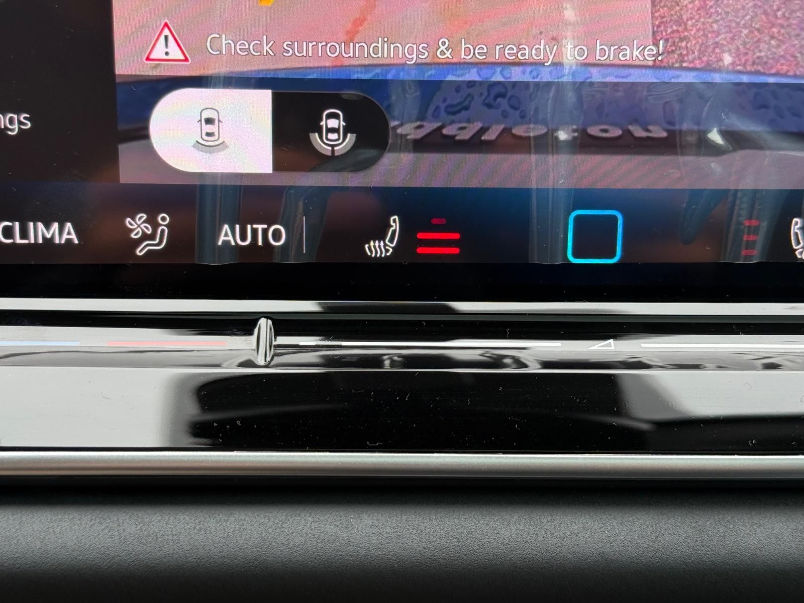 Volkswagen Tiguan Vehicle Image 14