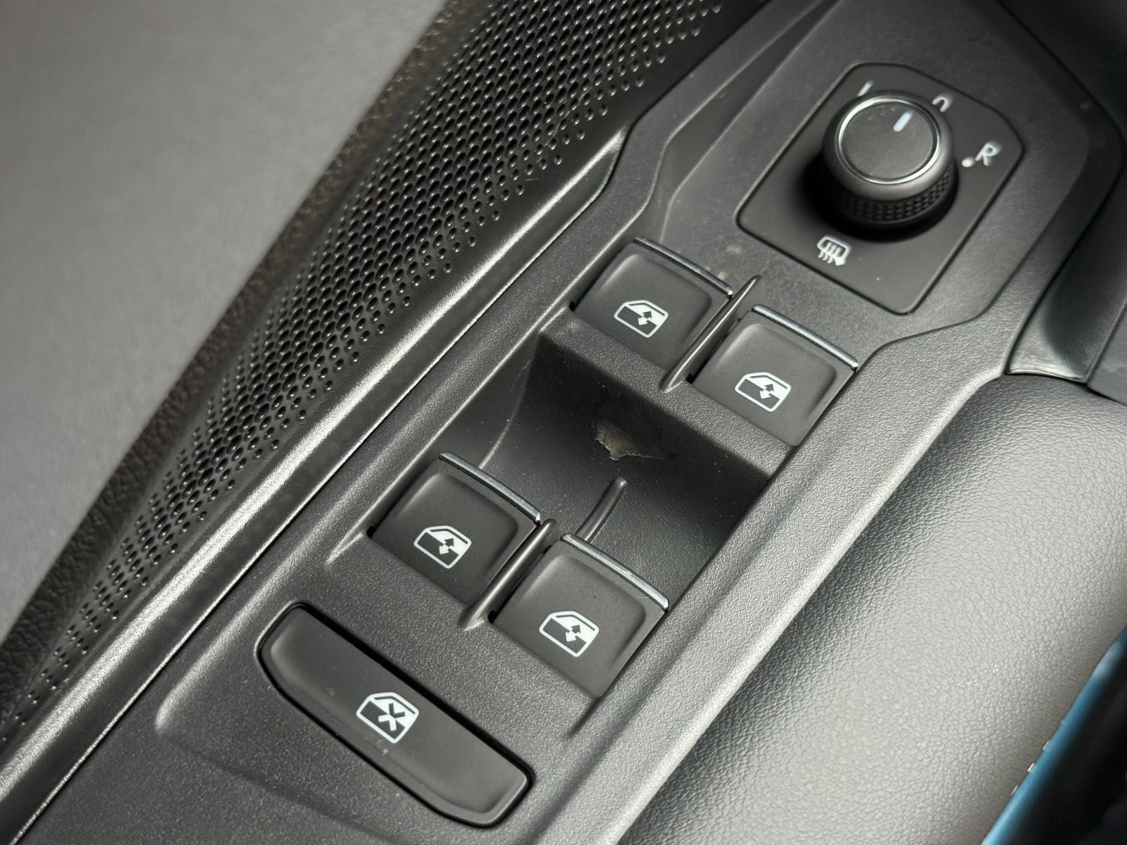 Volkswagen Tiguan Vehicle Image 15