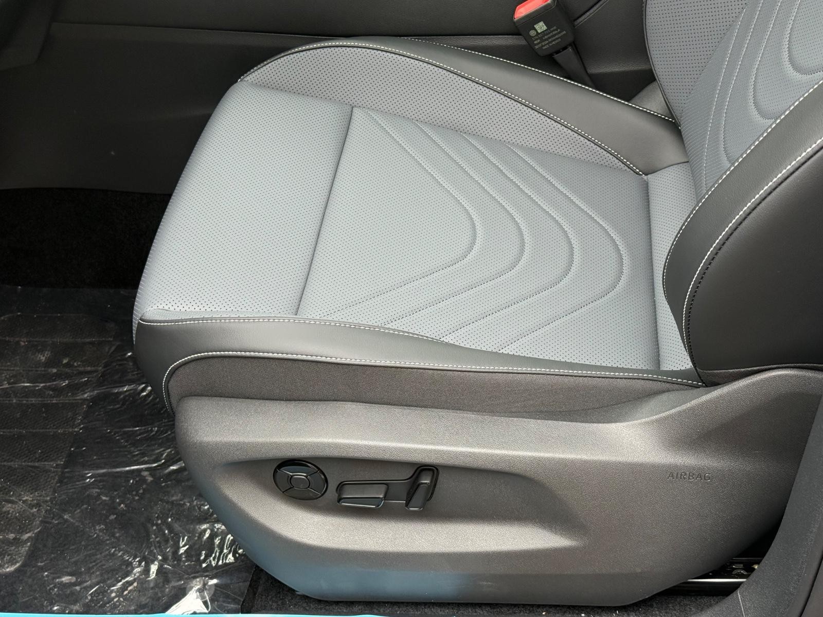 Volkswagen Tiguan Vehicle Image 16