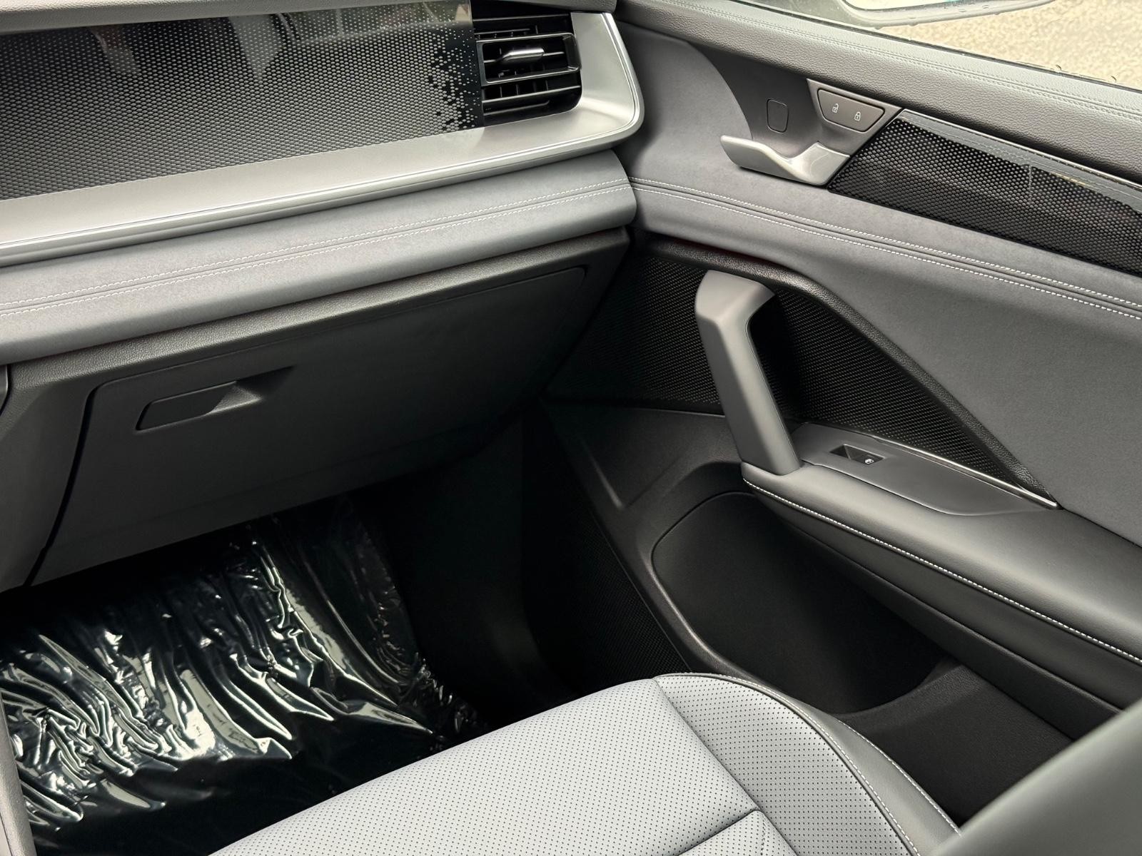 Volkswagen Tiguan Vehicle Image 09