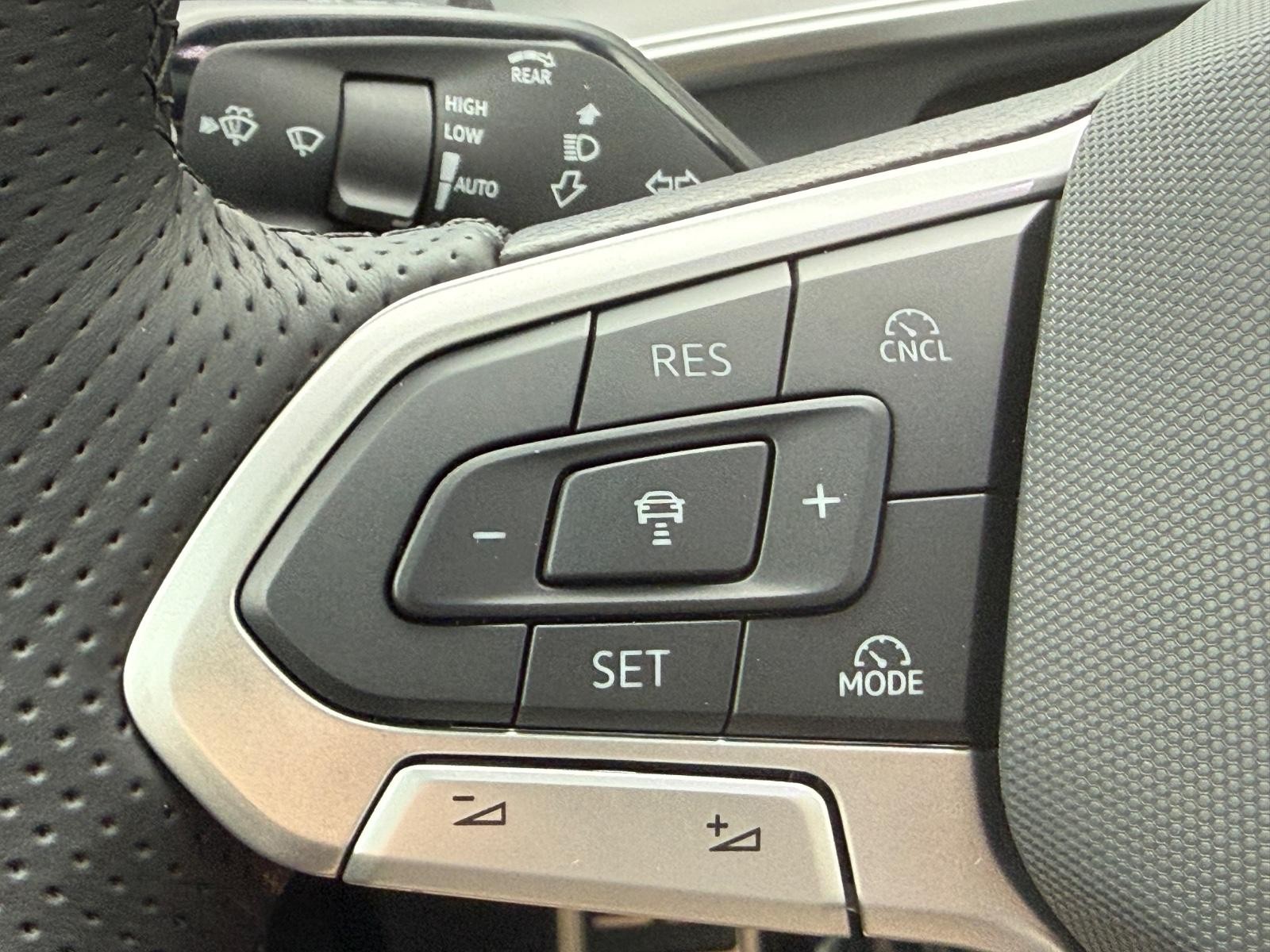 Volkswagen Tiguan Vehicle Image 10