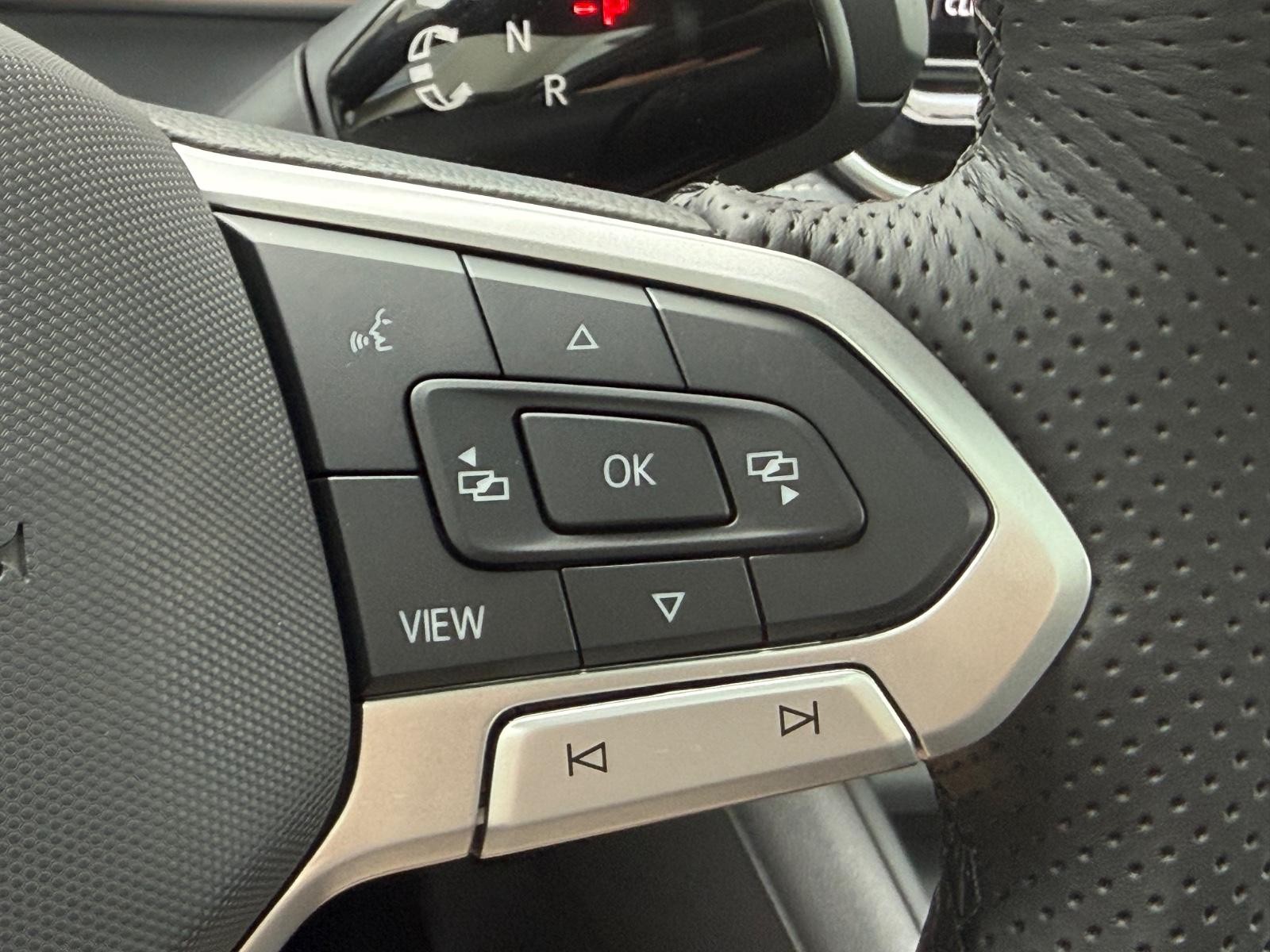 Volkswagen Tiguan Vehicle Image 11