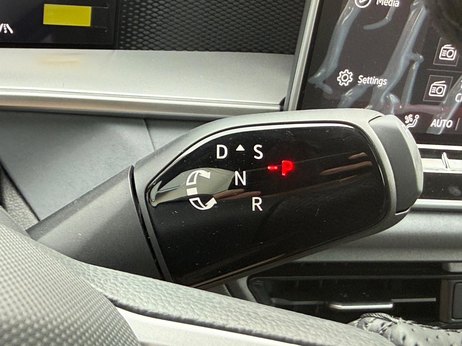 Volkswagen Tiguan Vehicle Image 12