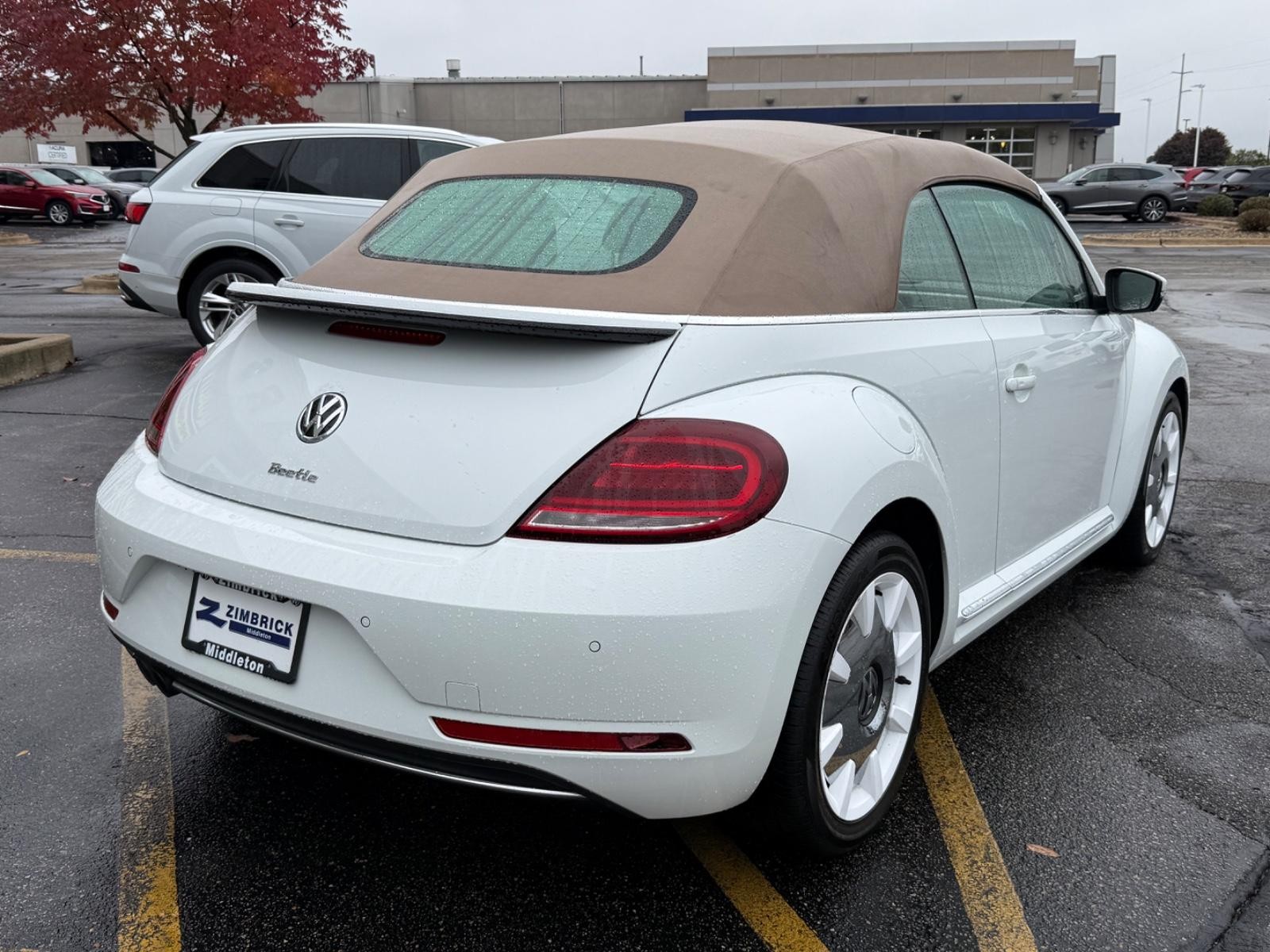 Volkswagen Beetle Convertible Vehicle Image 03