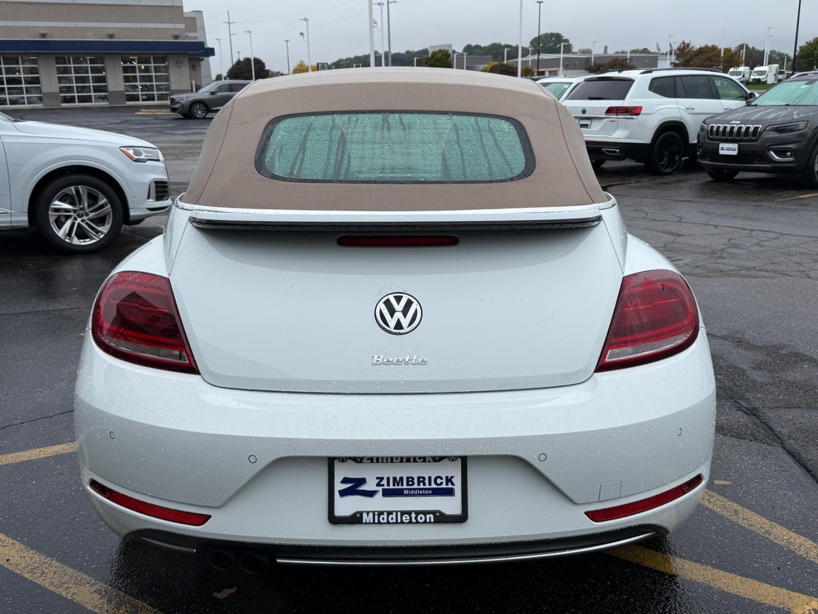Volkswagen Beetle Convertible Vehicle Image 04