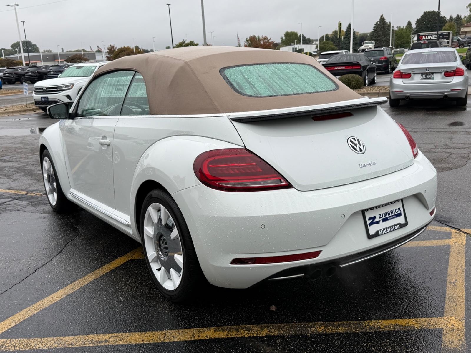 Volkswagen Beetle Convertible Vehicle Image 05