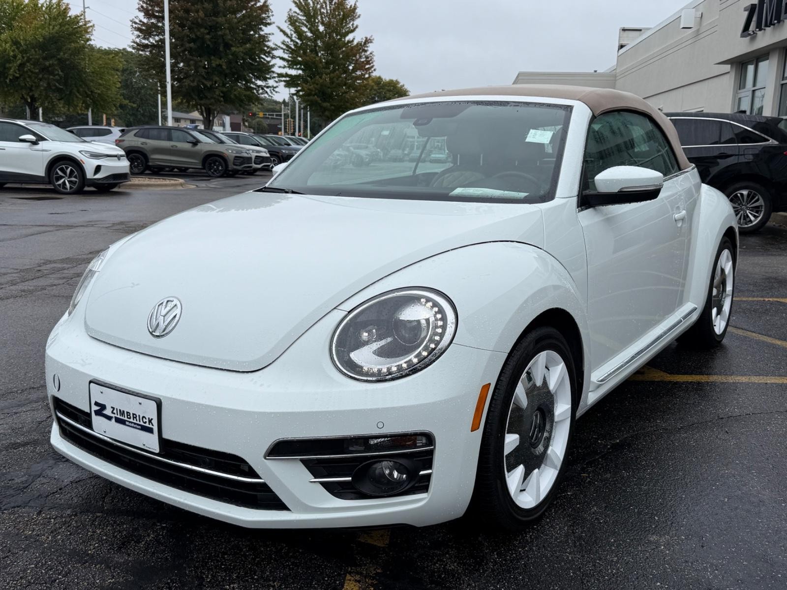 Volkswagen Beetle Convertible Vehicle Image 07