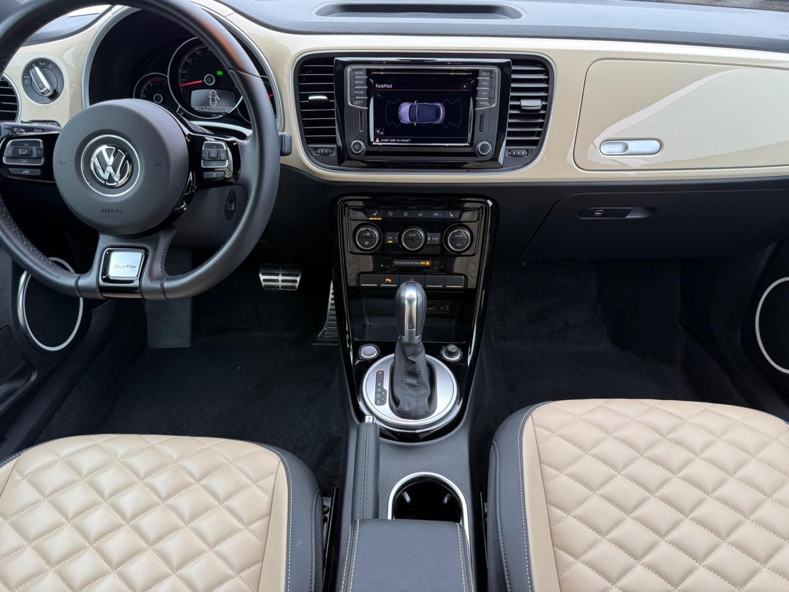 Volkswagen Beetle Convertible Vehicle Image 10