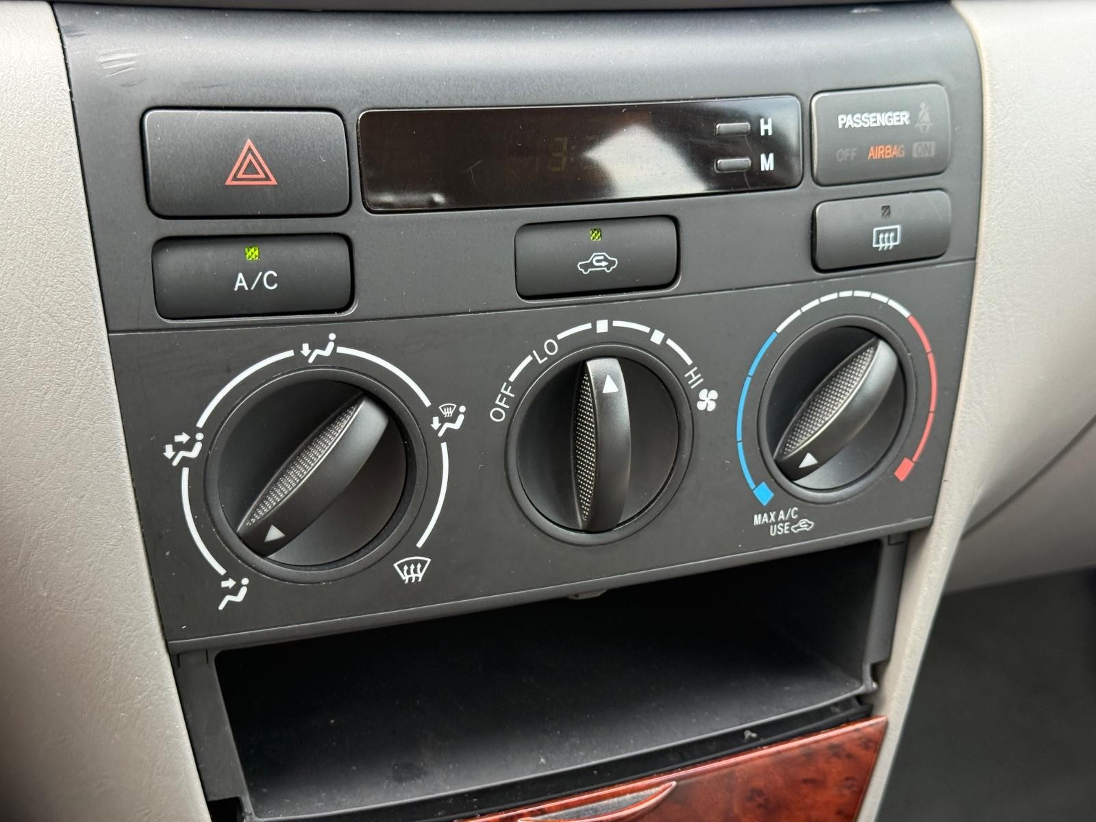 Toyota Corolla Vehicle Image 14