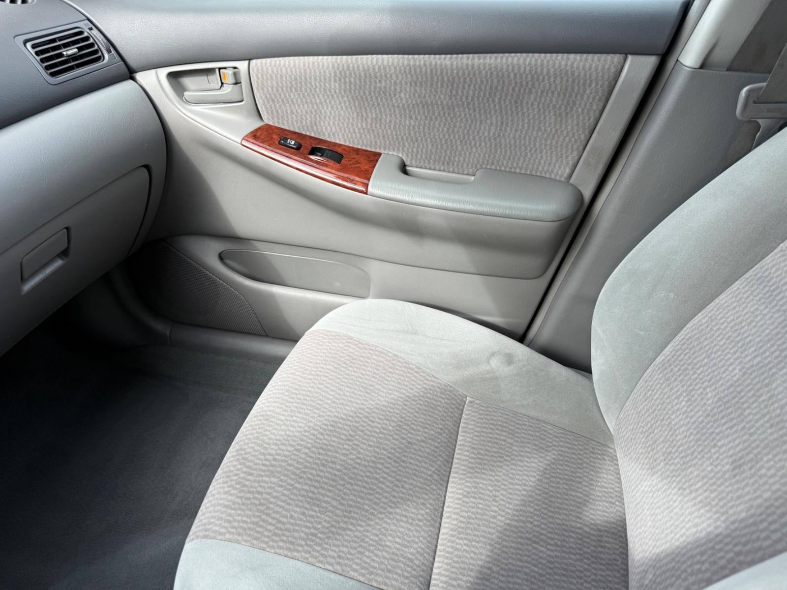 Toyota Corolla Vehicle Image 16