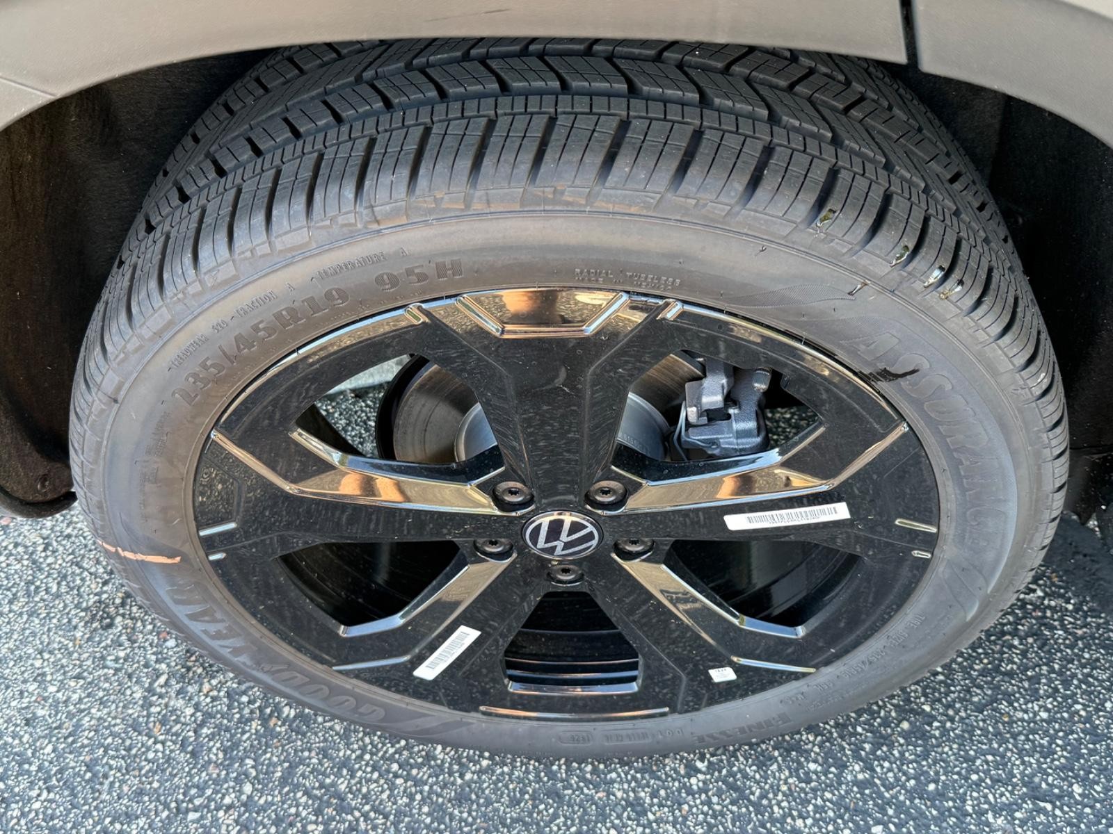 Volkswagen Taos Vehicle Image 04