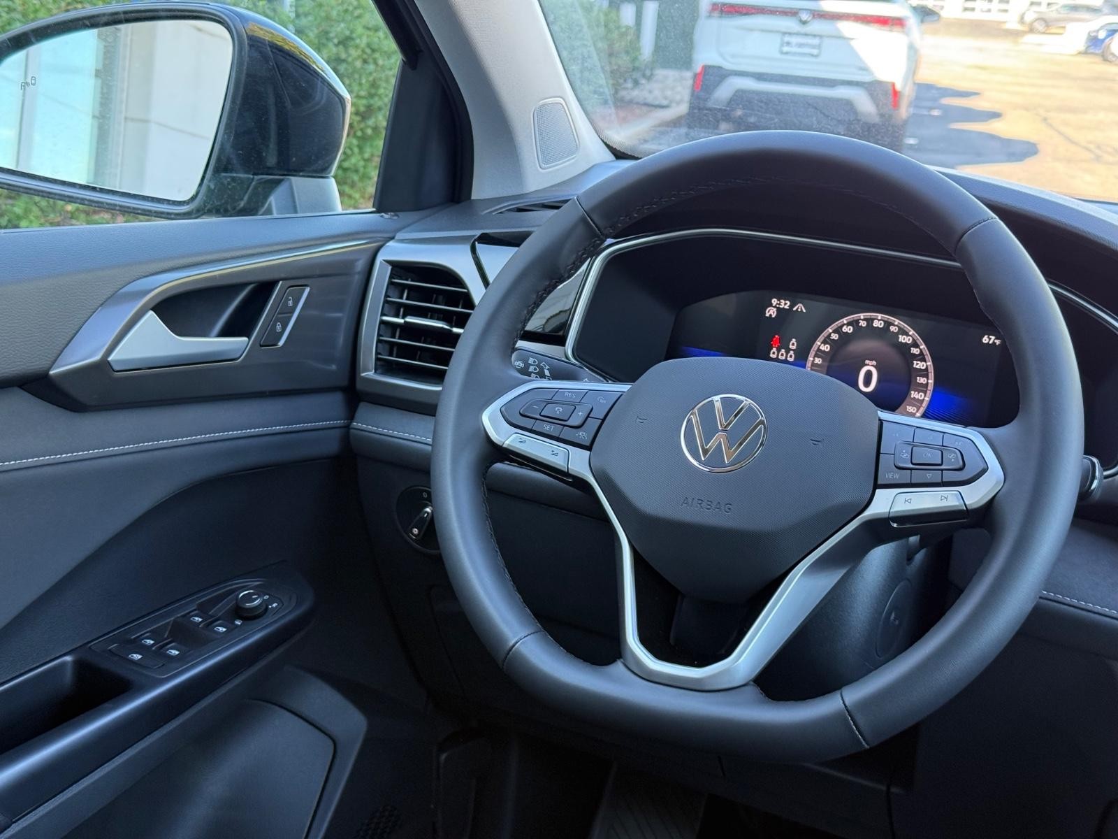 Volkswagen Taos Vehicle Image 09