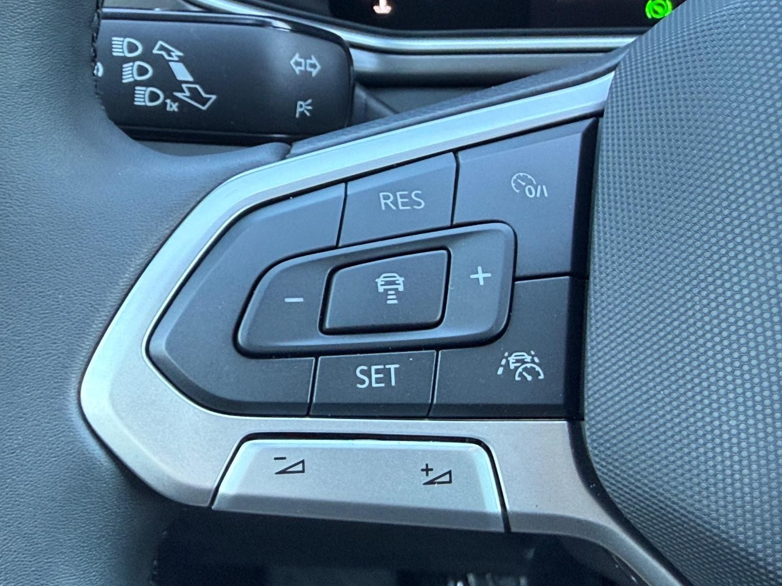 Volkswagen Taos Vehicle Image 11
