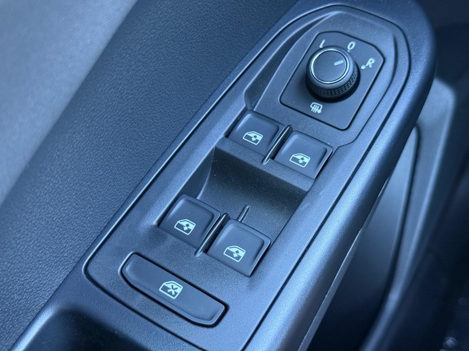 Volkswagen Taos Vehicle Image 16