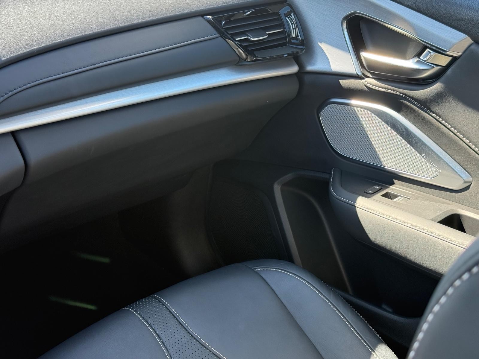 Acura RDX Vehicle Image 15
