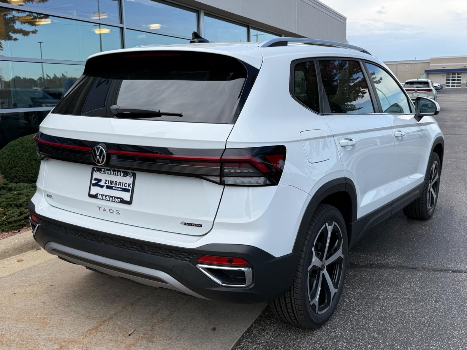 Volkswagen Taos Vehicle Image 03