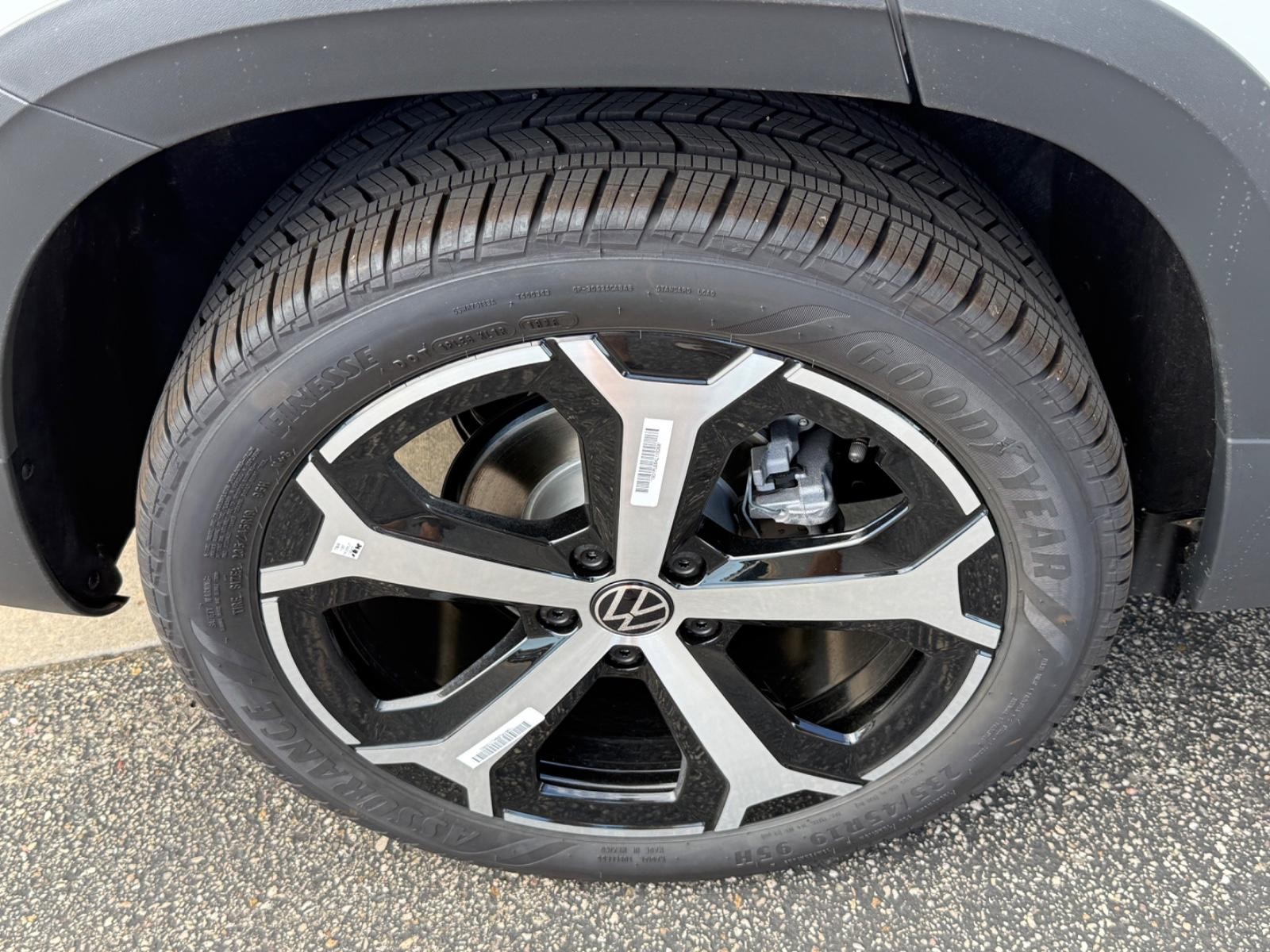 Volkswagen Taos Vehicle Image 04