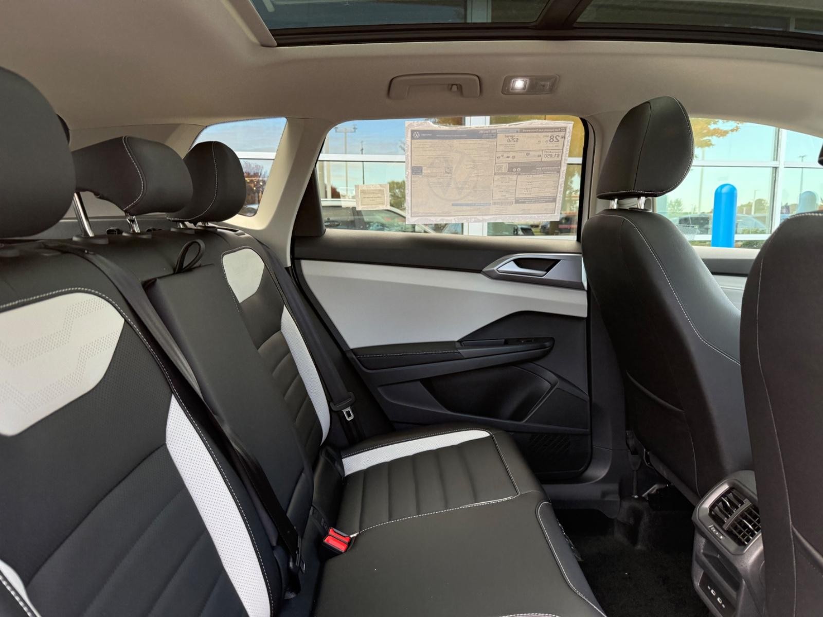 Volkswagen Taos Vehicle Image 05