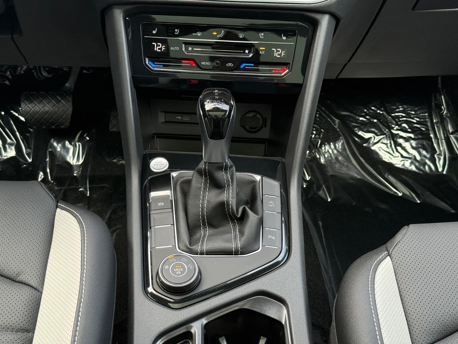 Volkswagen Taos Vehicle Image 08