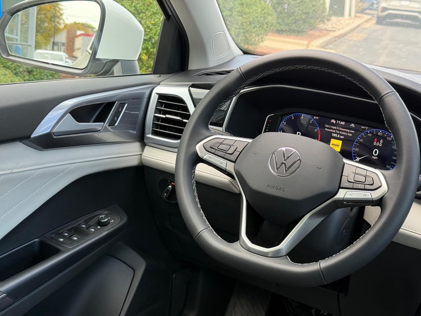 Volkswagen Taos Vehicle Image 09