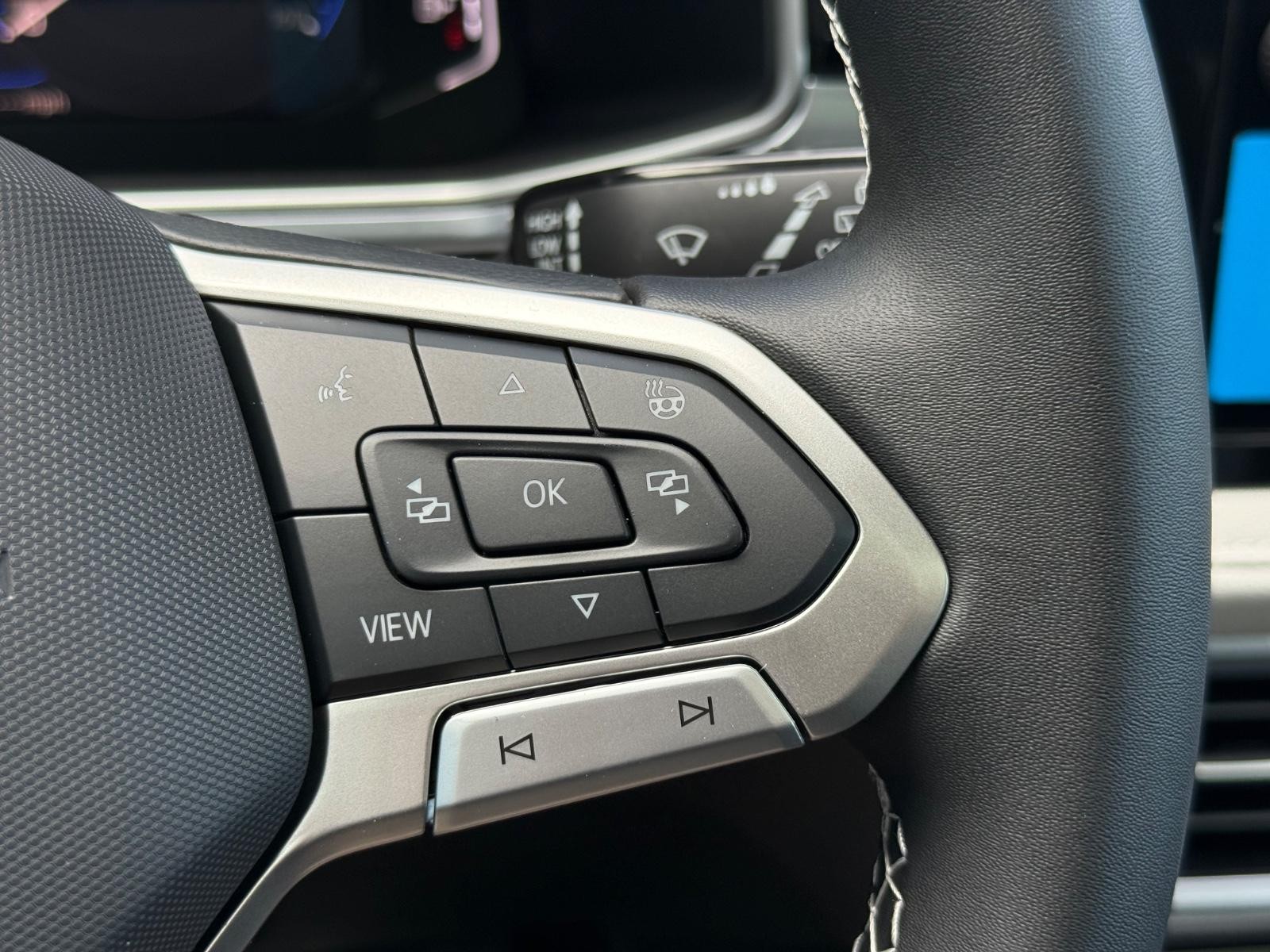 Volkswagen Taos Vehicle Image 12