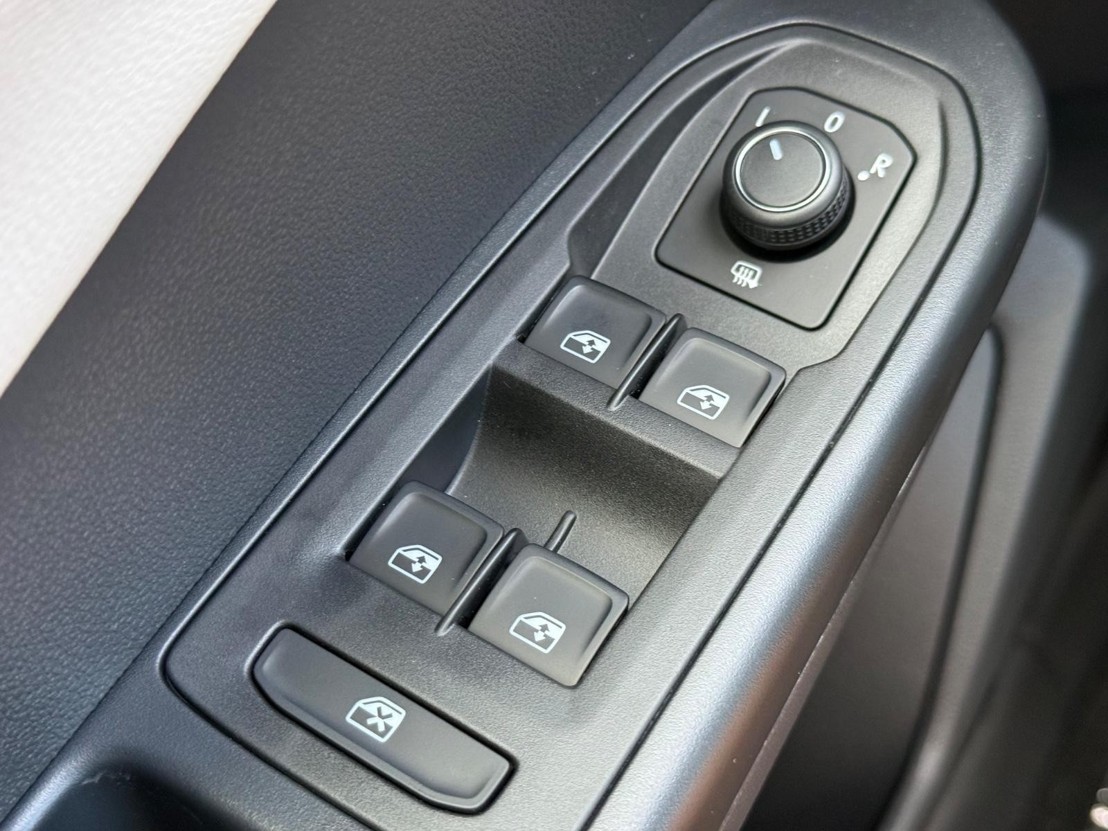 Volkswagen Taos Vehicle Image 15