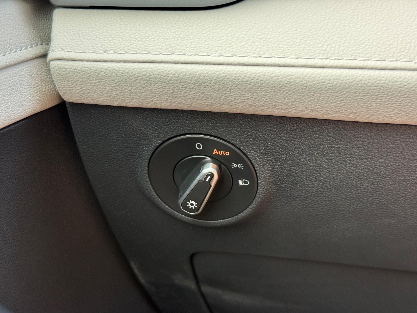 Volkswagen Taos Vehicle Image 16