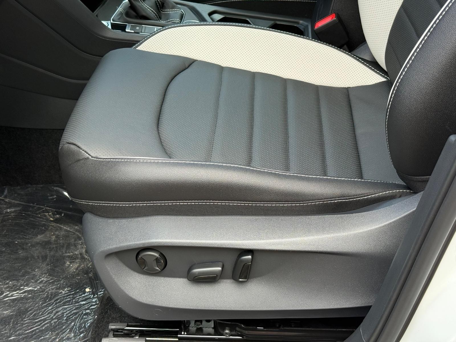 Volkswagen Taos Vehicle Image 17