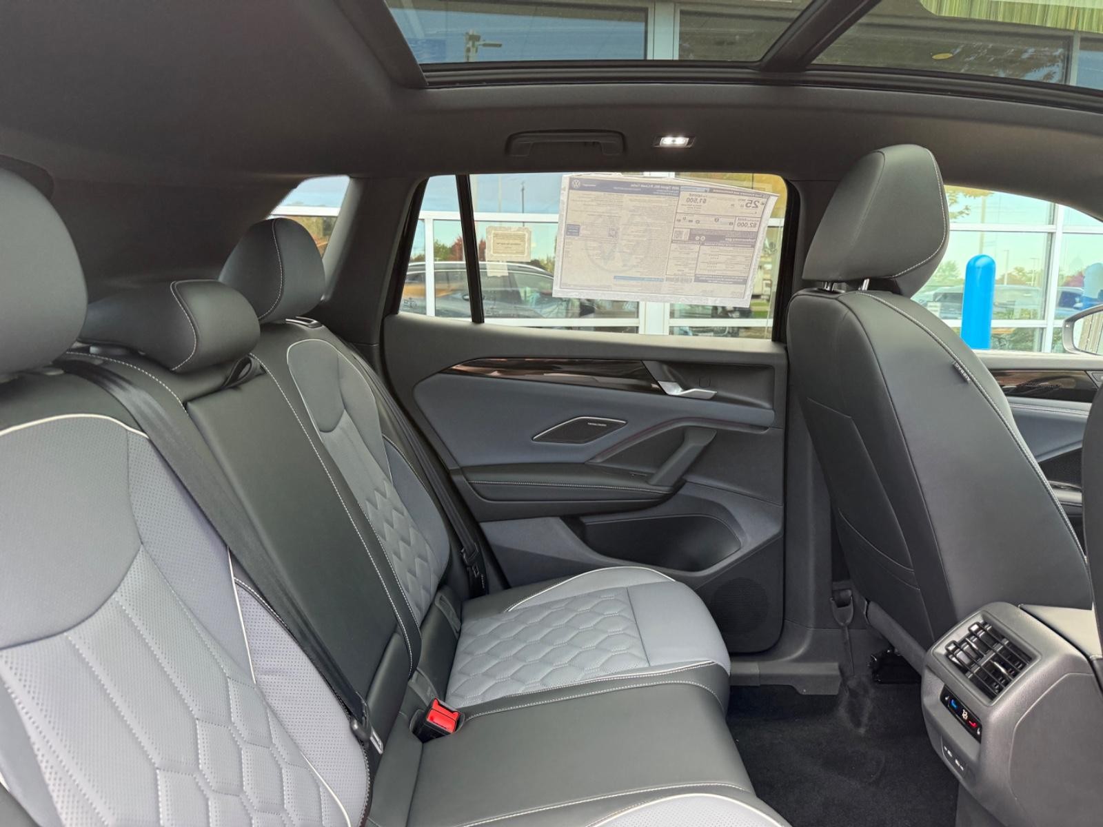 Volkswagen Tiguan Vehicle Image 05