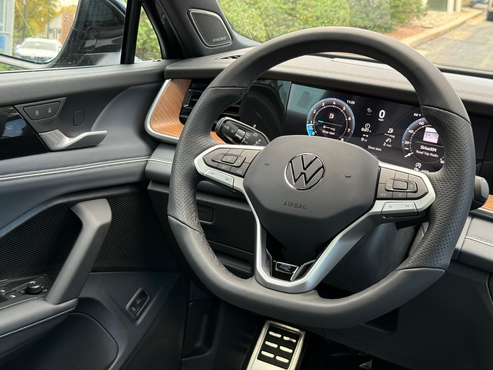 Volkswagen Tiguan Vehicle Image 08