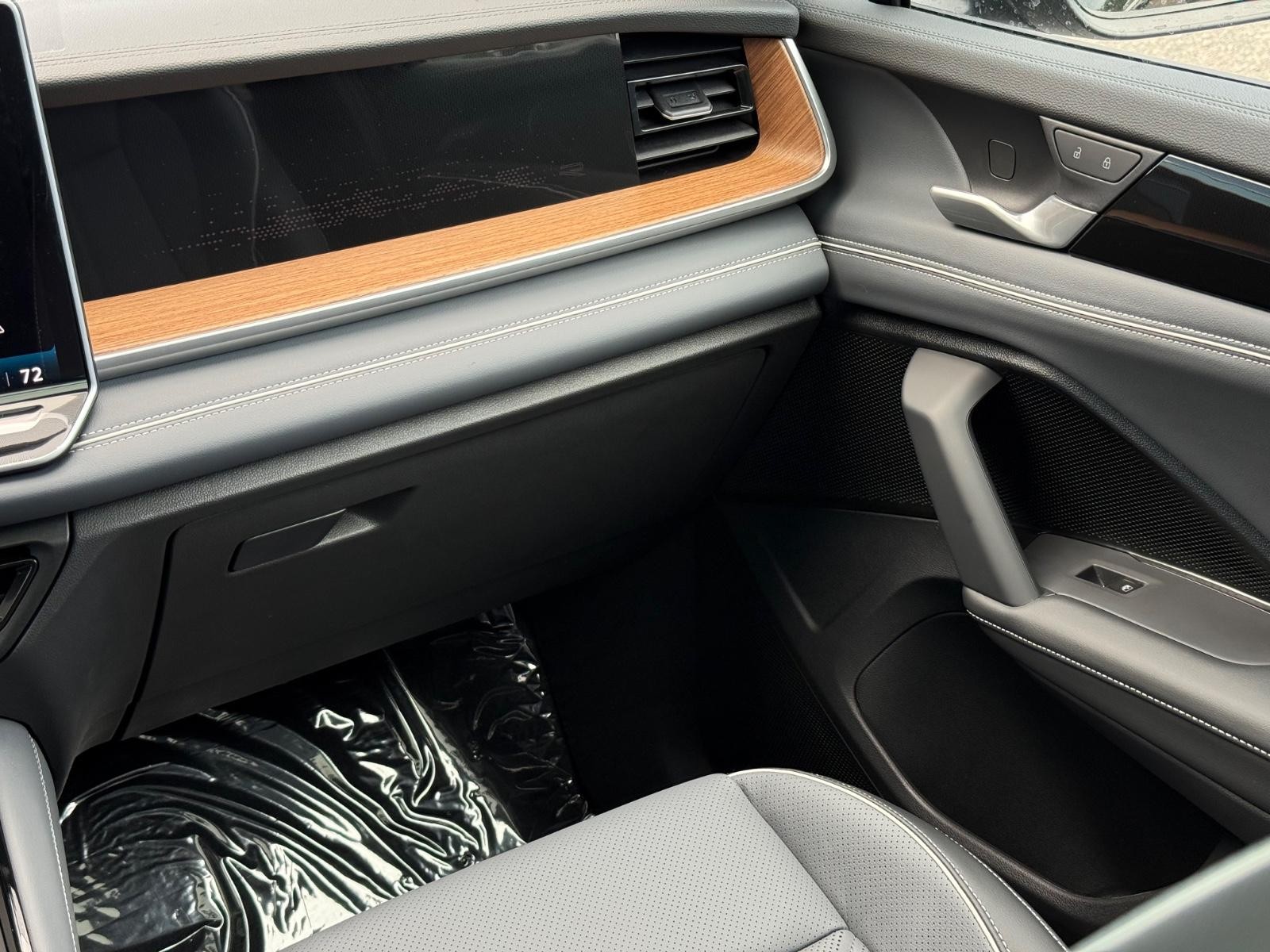 Volkswagen Tiguan Vehicle Image 09