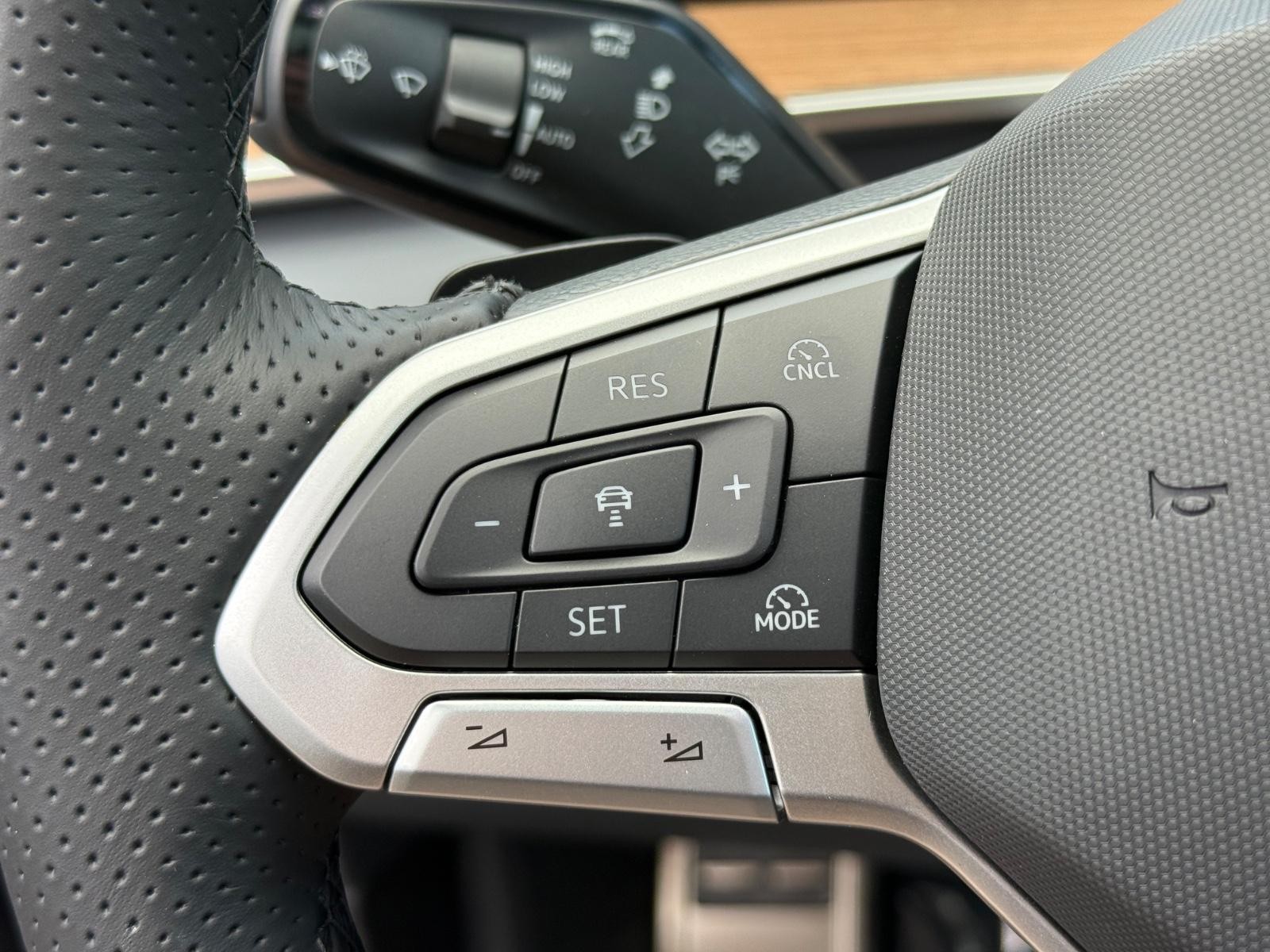Volkswagen Tiguan Vehicle Image 10