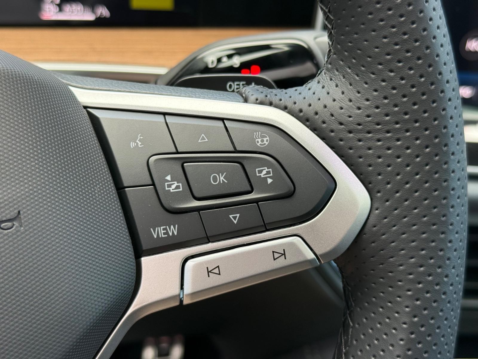Volkswagen Tiguan Vehicle Image 11