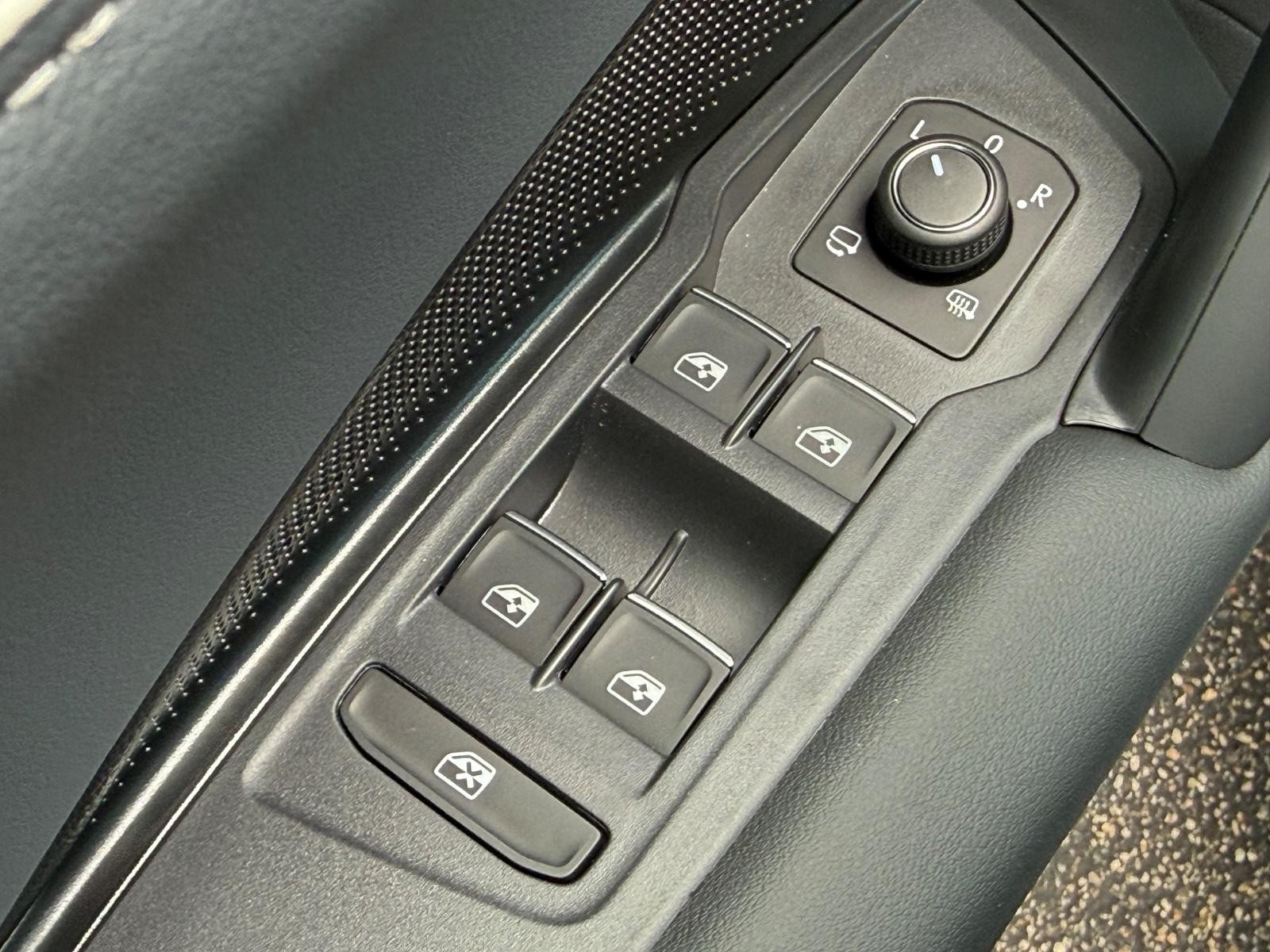 Volkswagen Tiguan Vehicle Image 15