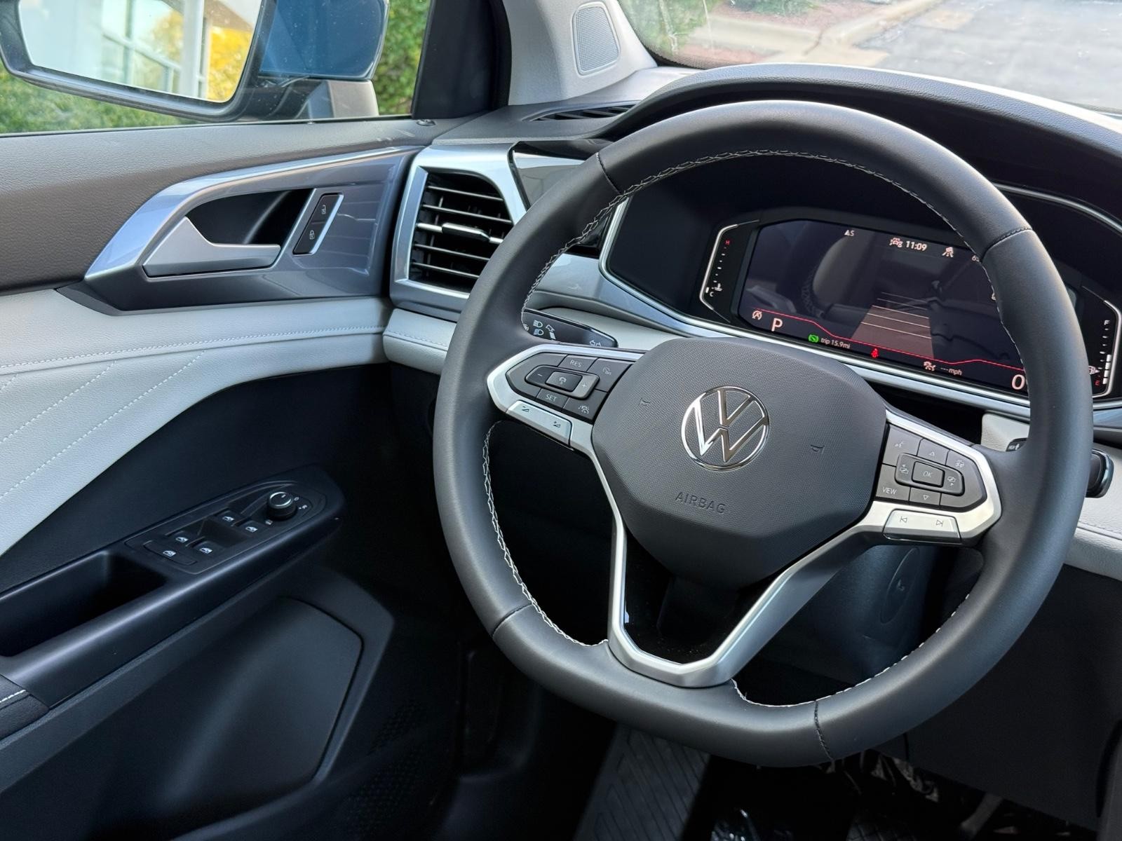 Volkswagen Taos Vehicle Image 09