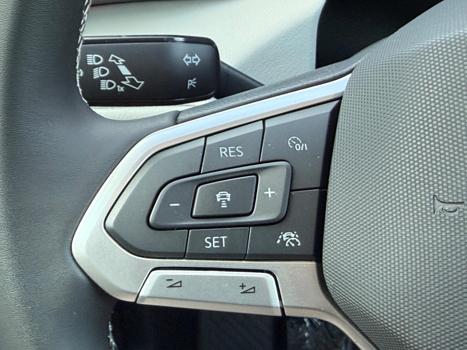 Volkswagen Taos Vehicle Image 11