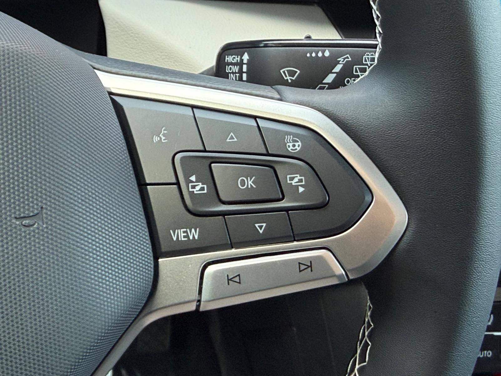 Volkswagen Taos Vehicle Image 12