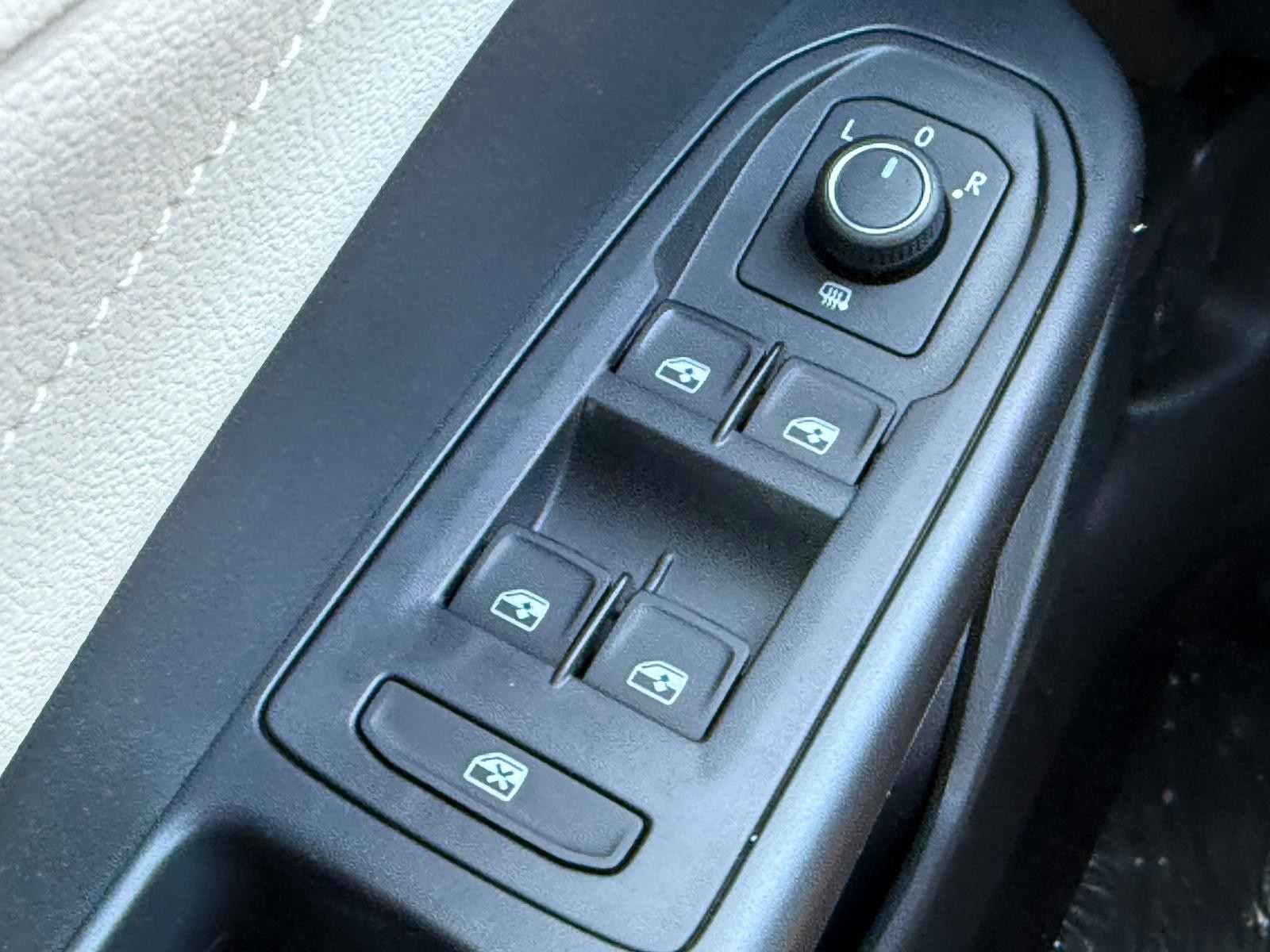 Volkswagen Taos Vehicle Image 15