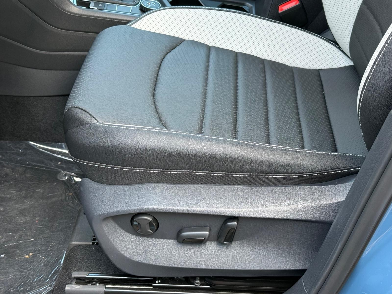 Volkswagen Taos Vehicle Image 16