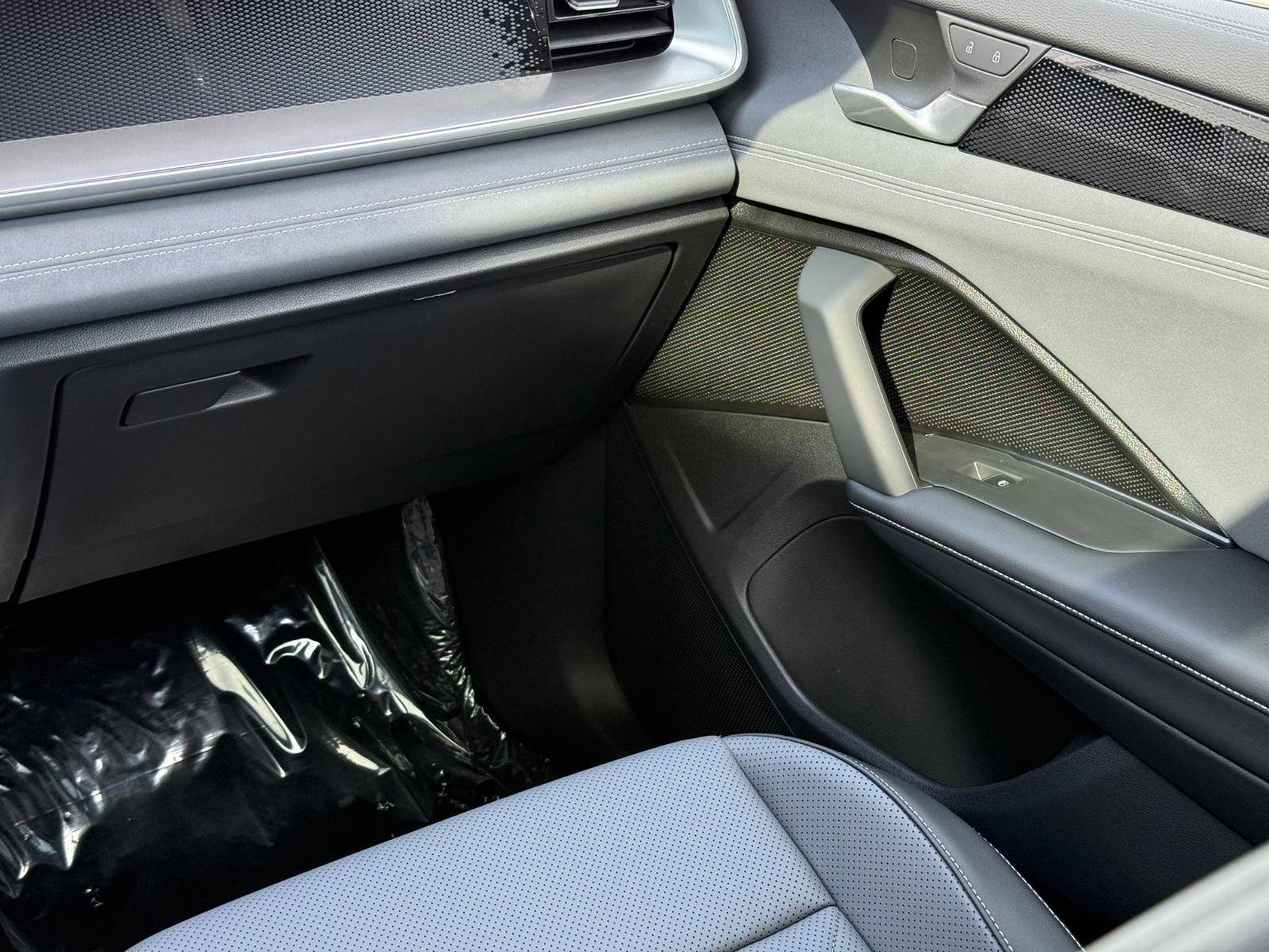 Volkswagen Tiguan Vehicle Image 09