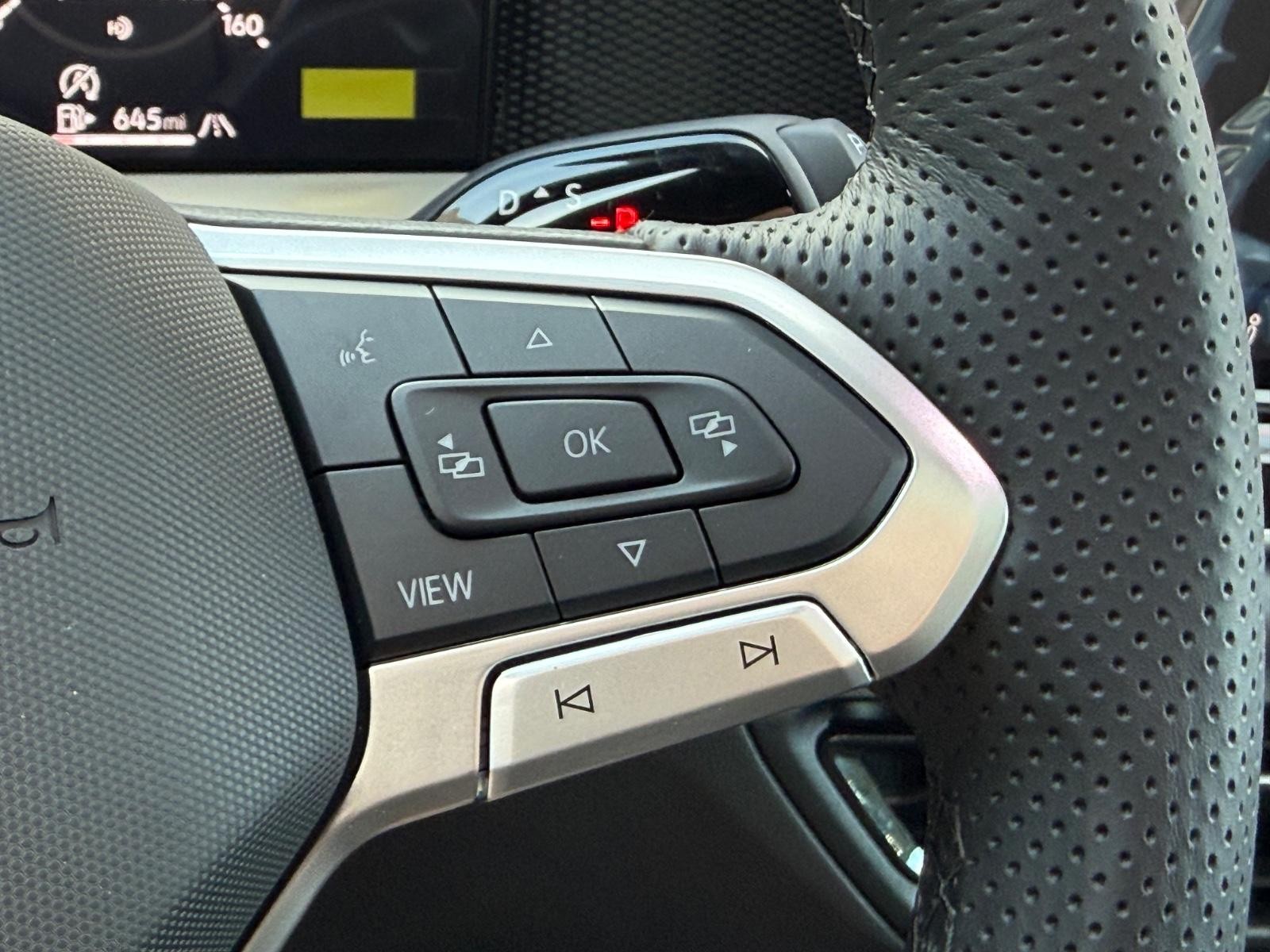 Volkswagen Tiguan Vehicle Image 11