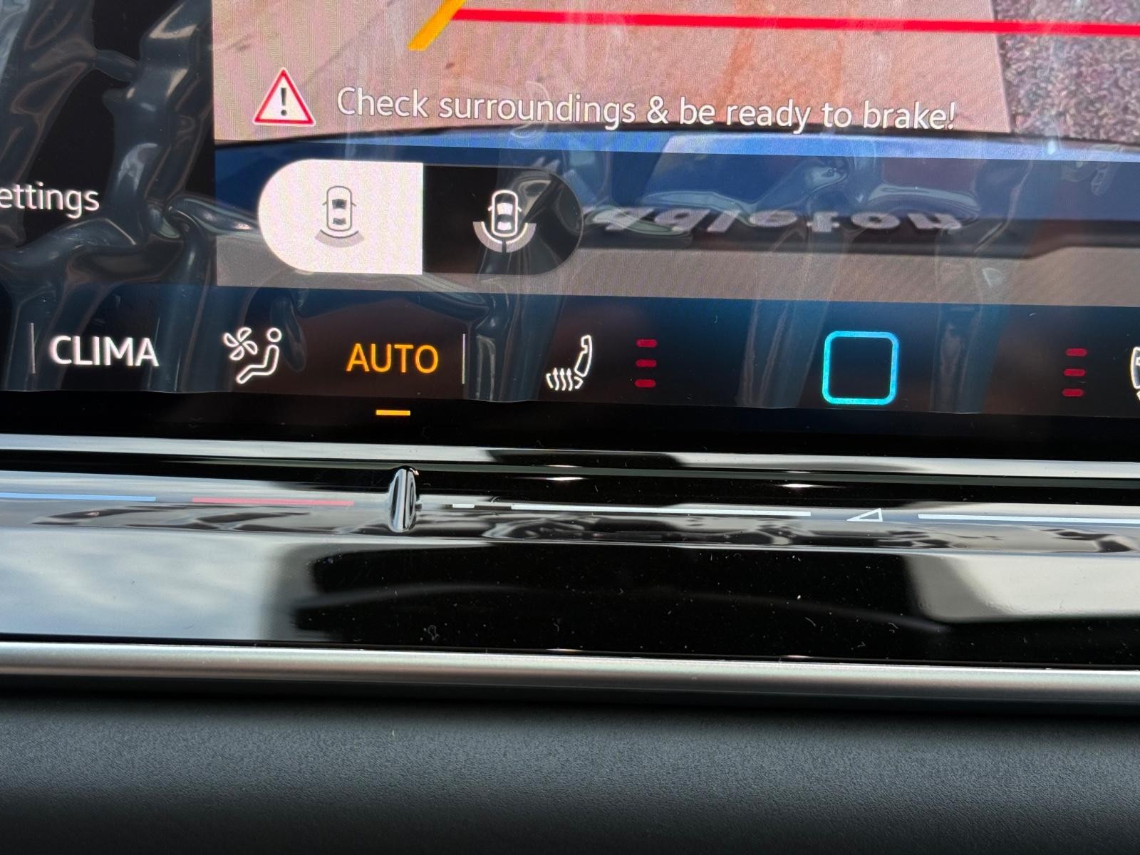 Volkswagen Tiguan Vehicle Image 14