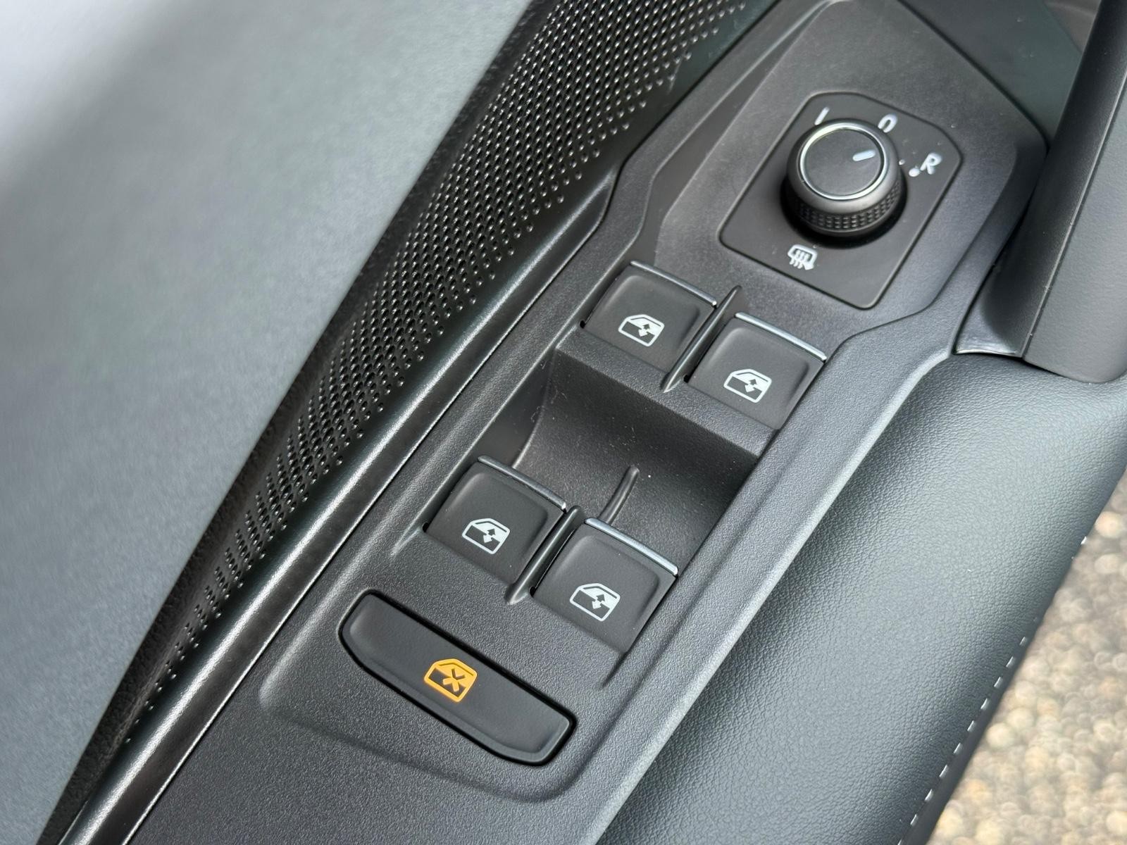 Volkswagen Tiguan Vehicle Image 15