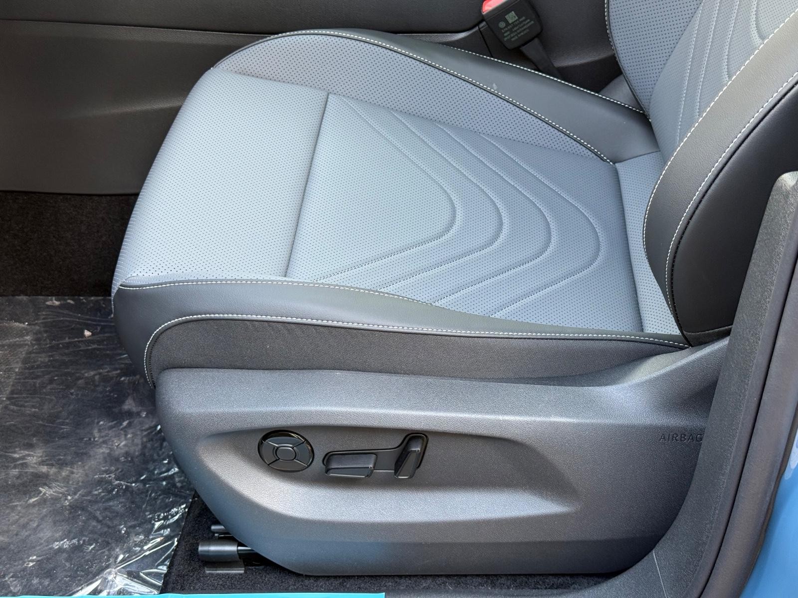 Volkswagen Tiguan Vehicle Image 16