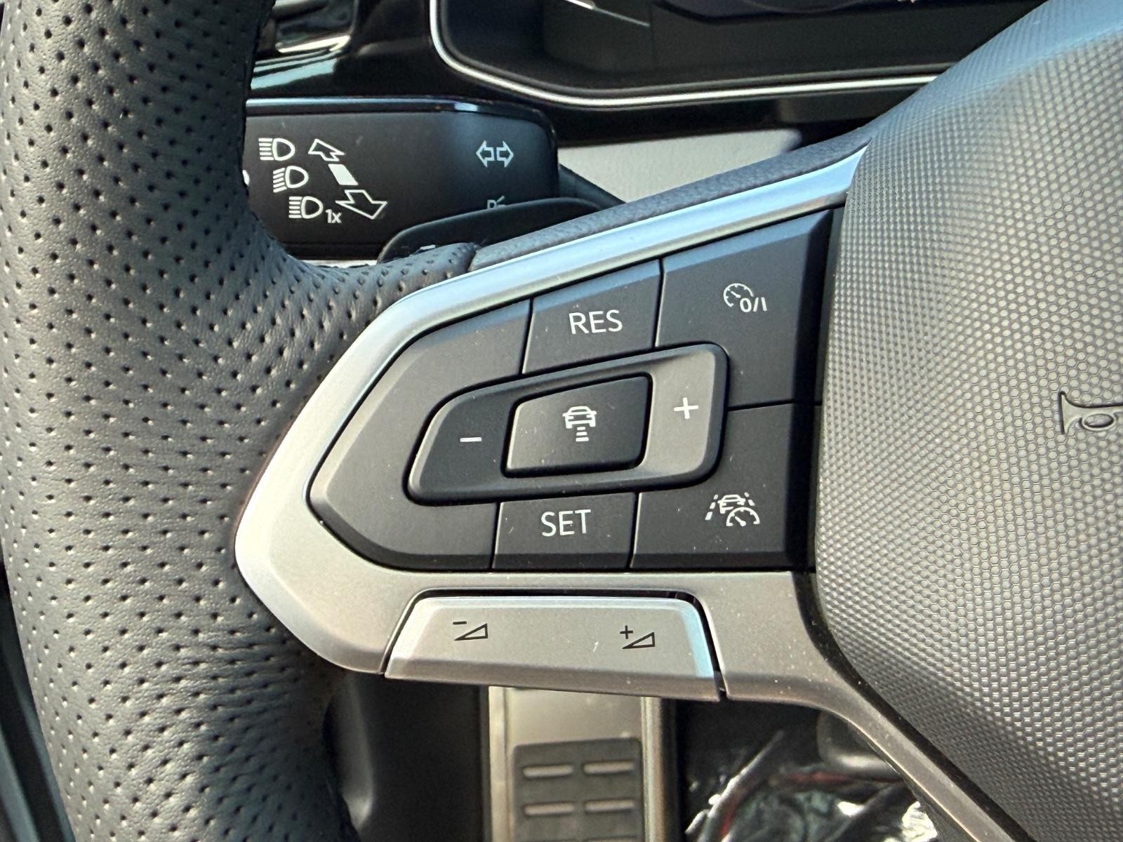 Volkswagen Jetta GLI Vehicle Image 11