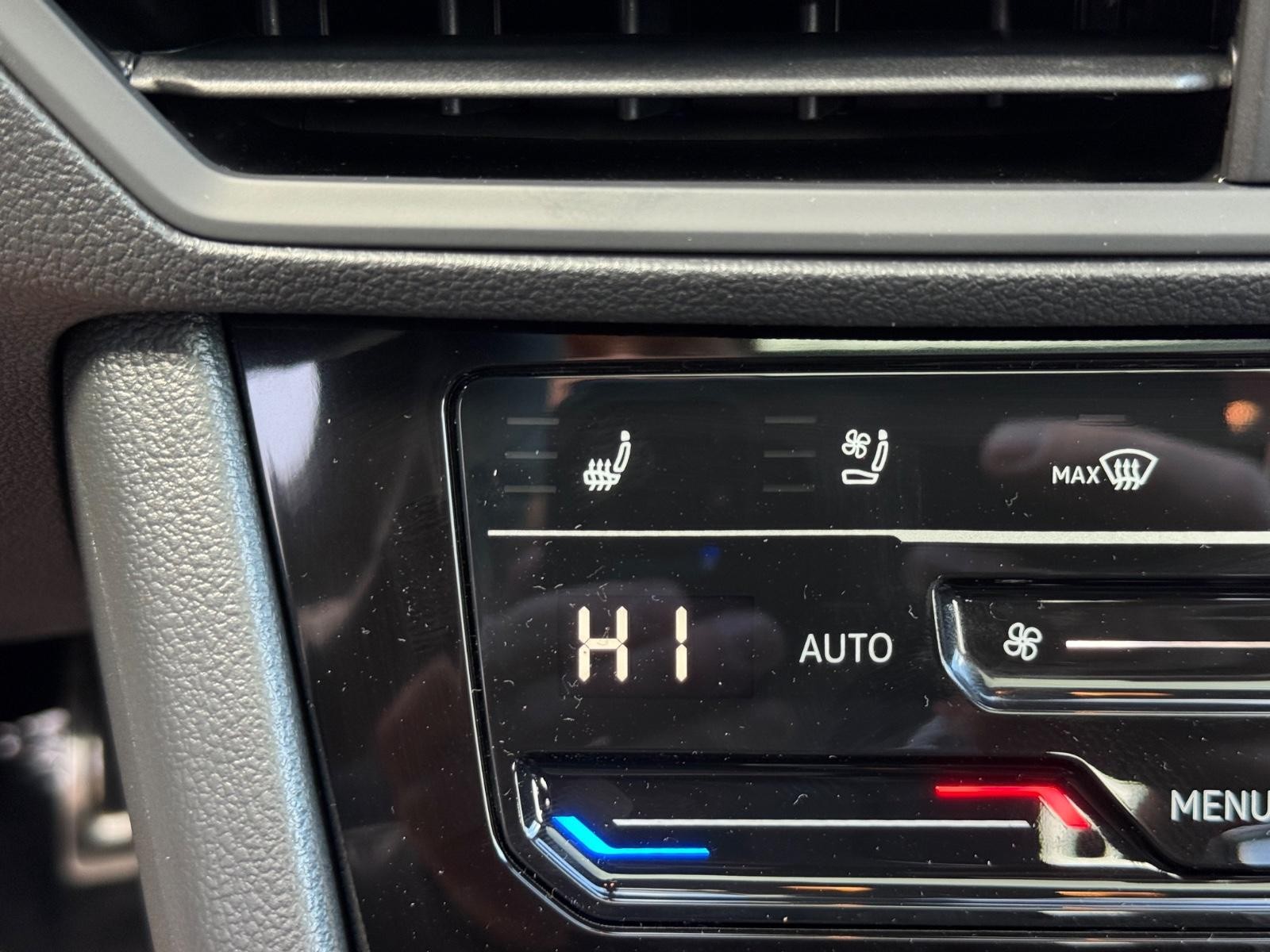 Volkswagen Jetta GLI Vehicle Image 14