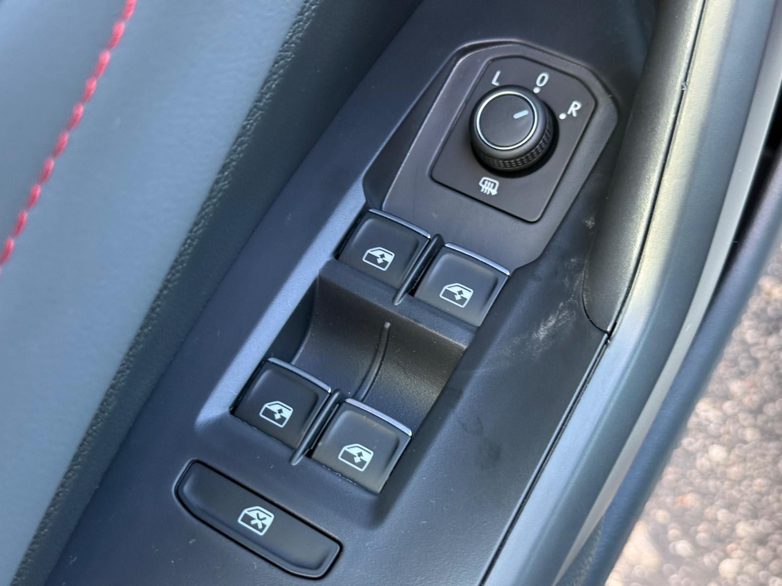 Volkswagen Jetta GLI Vehicle Image 15