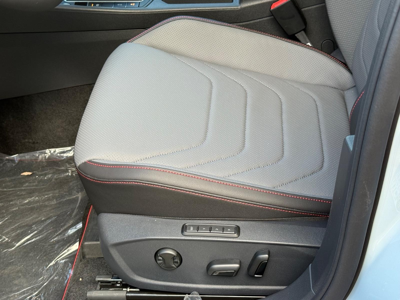 Volkswagen Jetta GLI Vehicle Image 16