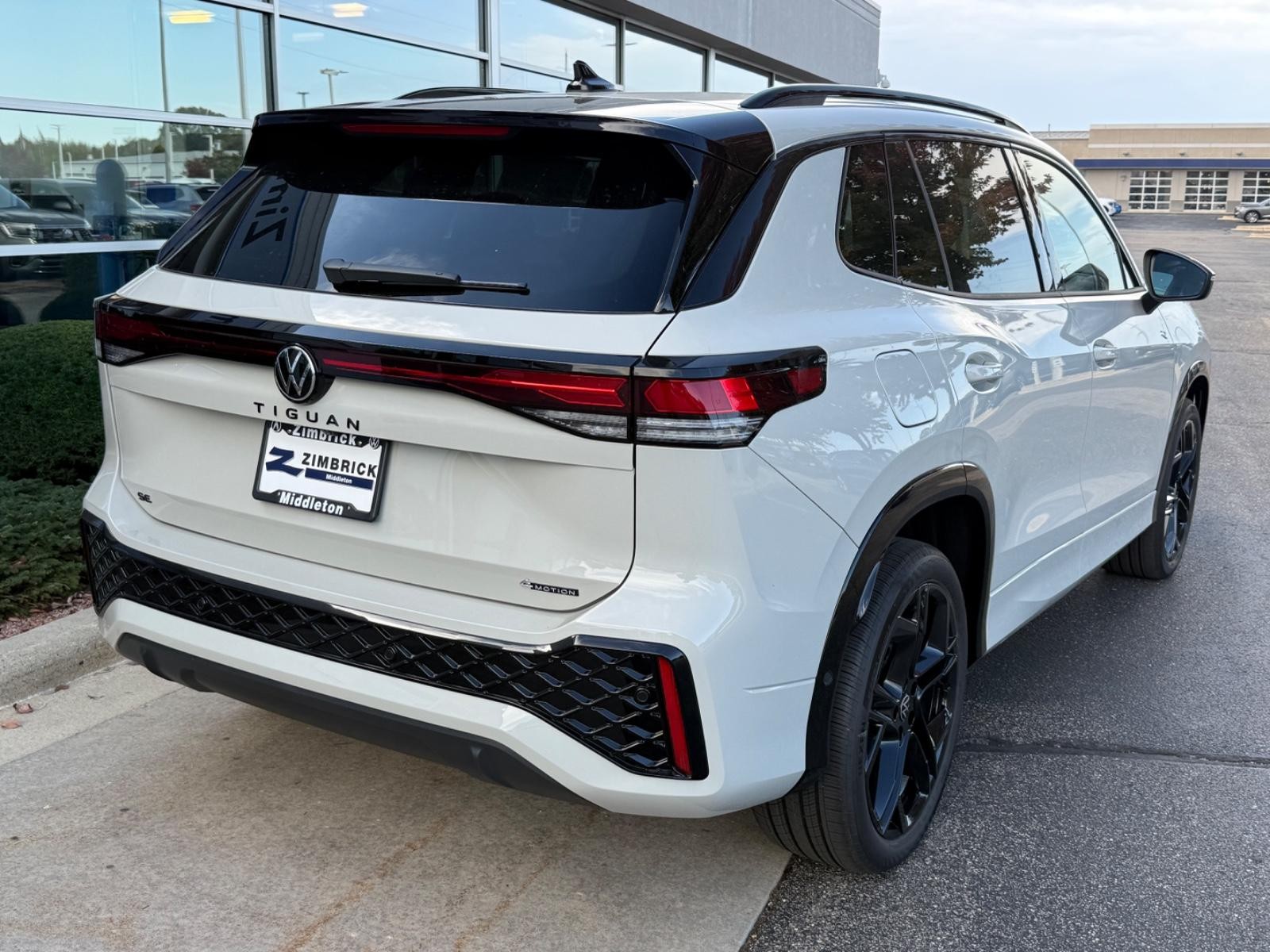 Volkswagen Tiguan Vehicle Image 03