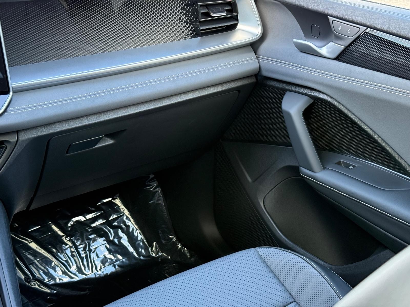 Volkswagen Tiguan Vehicle Image 09